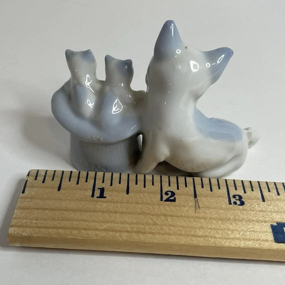 Husky Dog & 2 puppy figurines white & blue Japan Vintage